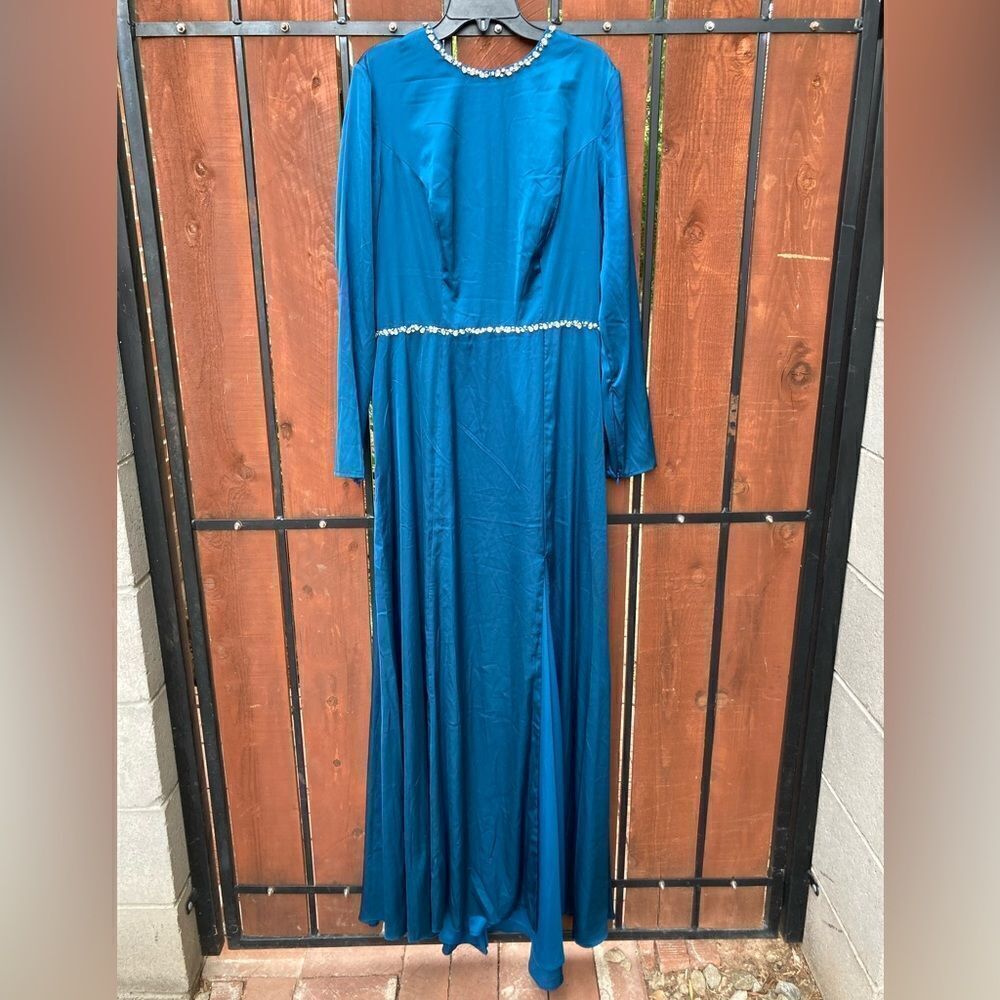 Mac Duggal Long sleeve Jewel Trimmed Sapphire gown Sz 10 NWT - Picture 2 of 11